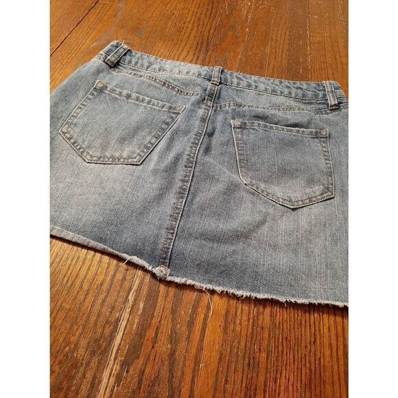 Size 6 Refuge Blue Denim Blue Jean Mini Skirt Raw Hem with Pockets Belt Loops - Picture 4 of 4